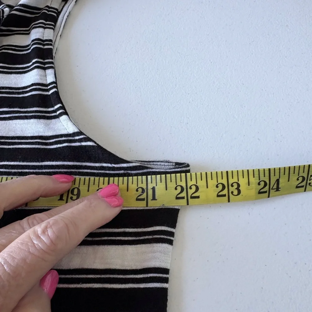 White House Black Market‎ XL Sleeveless Ruffle V Neck Stripe Tank Casual Beach